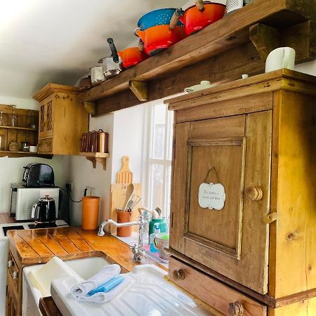 The Beehive, Ground Floor Apartment In Norfolk, No Shared Amenities 다우넘 마켓 외부 사진