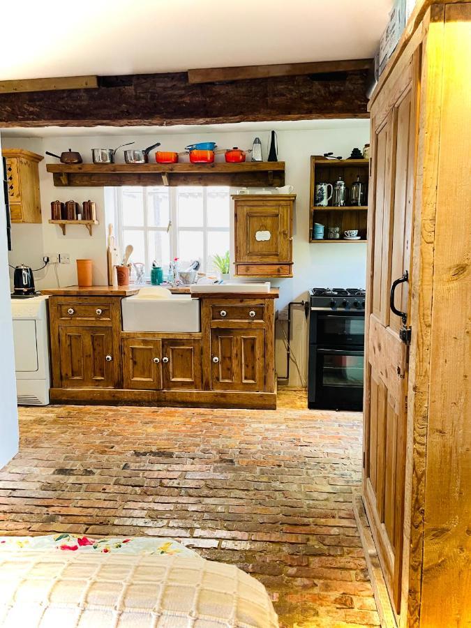 The Beehive, Ground Floor Apartment In Norfolk, No Shared Amenities 다우넘 마켓 외부 사진