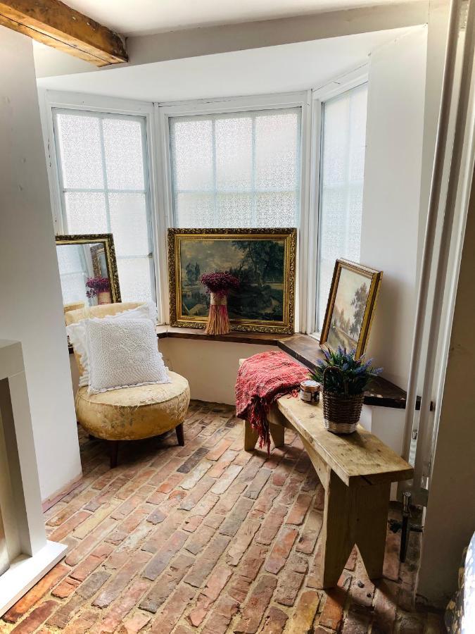 The Beehive, Ground Floor Apartment In Norfolk, No Shared Amenities 다우넘 마켓 외부 사진