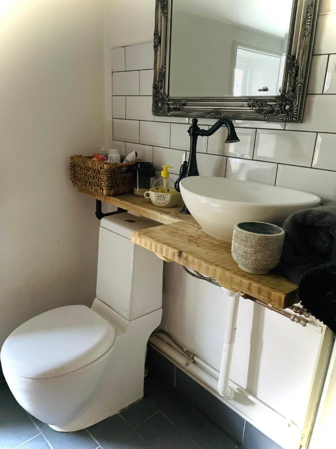 The Beehive, Ground Floor Apartment In Norfolk, No Shared Amenities 다우넘 마켓 외부 사진