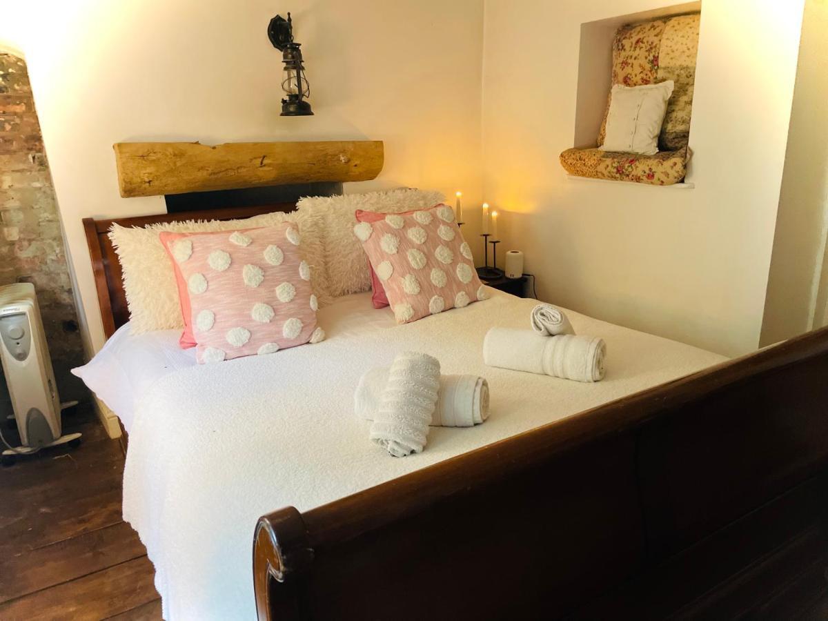 The Beehive, Ground Floor Apartment In Norfolk, No Shared Amenities 다우넘 마켓 외부 사진