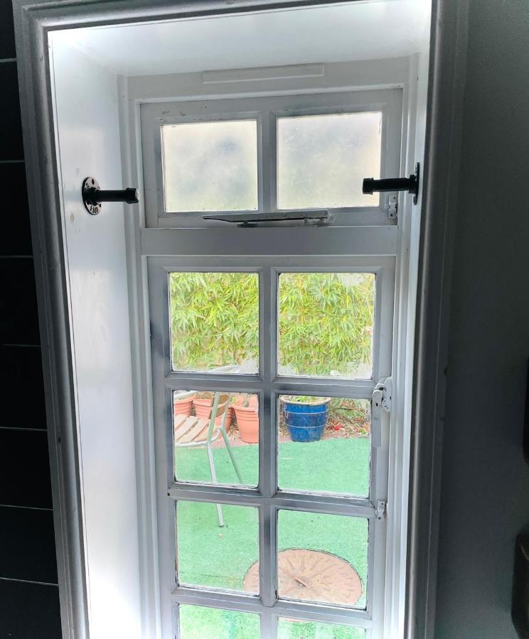 The Beehive, Ground Floor Apartment In Norfolk, No Shared Amenities 다우넘 마켓 외부 사진