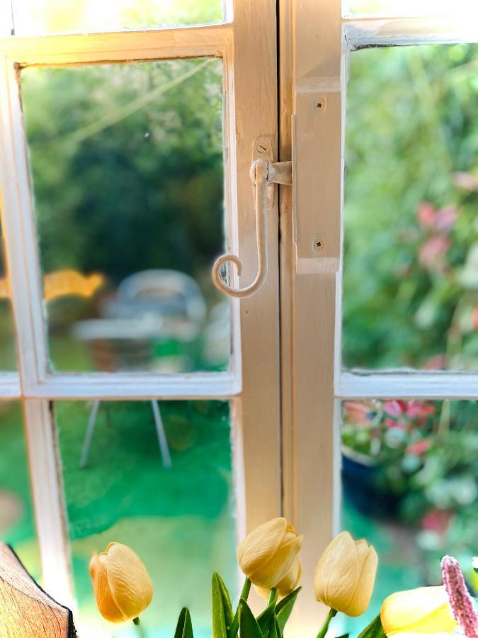 The Beehive, Ground Floor Apartment In Norfolk, No Shared Amenities 다우넘 마켓 외부 사진