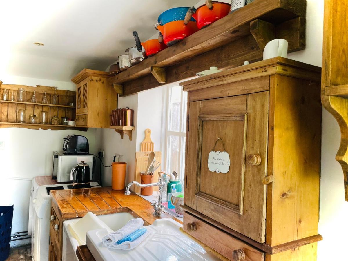 The Beehive, Ground Floor Apartment In Norfolk, No Shared Amenities 다우넘 마켓 외부 사진