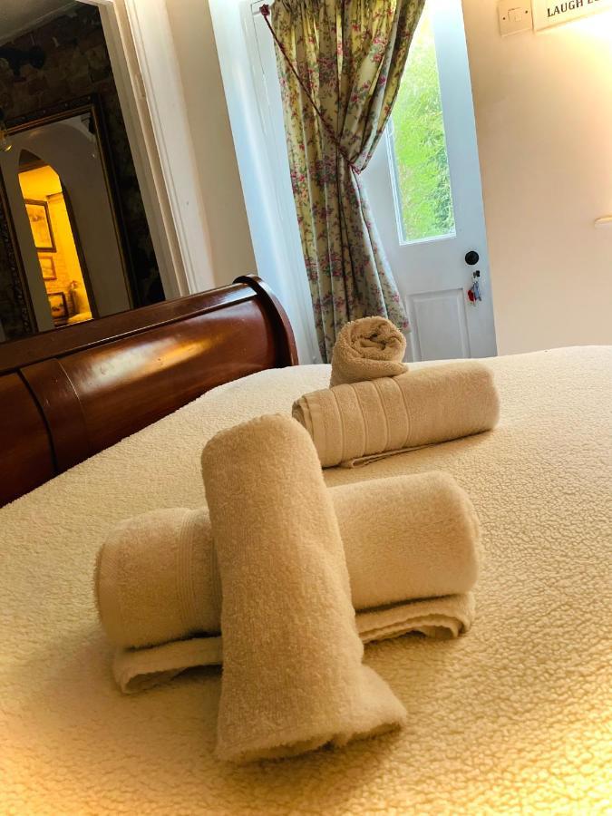 The Beehive, Ground Floor Apartment In Norfolk, No Shared Amenities 다우넘 마켓 외부 사진