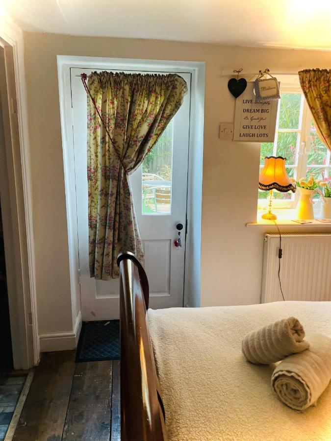 The Beehive, Ground Floor Apartment In Norfolk, No Shared Amenities 다우넘 마켓 외부 사진
