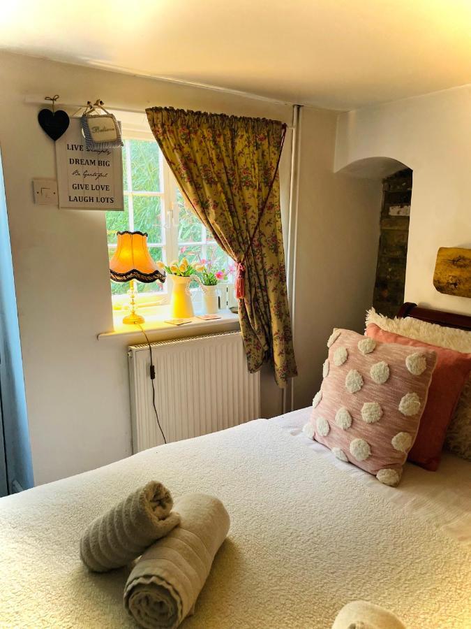 The Beehive, Ground Floor Apartment In Norfolk, No Shared Amenities 다우넘 마켓 외부 사진