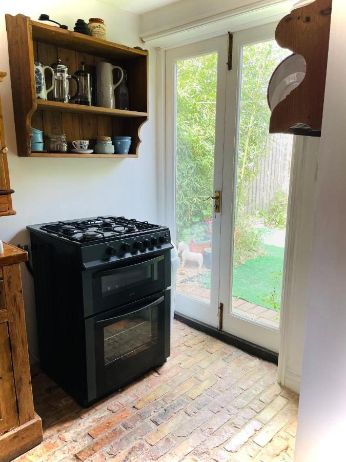 The Beehive, Ground Floor Apartment In Norfolk, No Shared Amenities 다우넘 마켓 외부 사진
