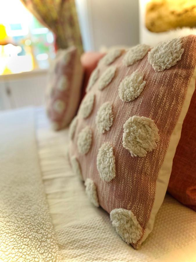 The Beehive, Ground Floor Apartment In Norfolk, No Shared Amenities 다우넘 마켓 외부 사진