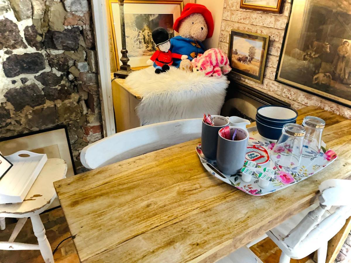 The Beehive, Ground Floor Apartment In Norfolk, No Shared Amenities 다우넘 마켓 외부 사진