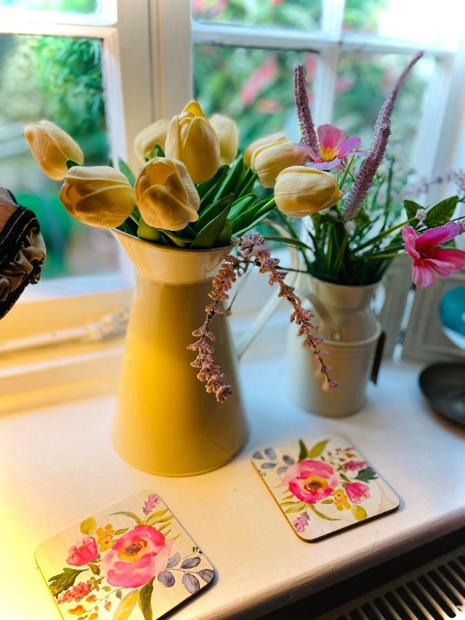 The Beehive, Ground Floor Apartment In Norfolk, No Shared Amenities 다우넘 마켓 외부 사진
