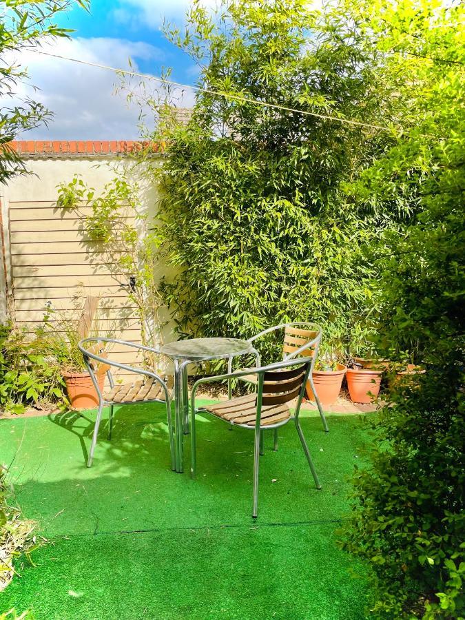 The Beehive, Ground Floor Apartment In Norfolk, No Shared Amenities 다우넘 마켓 외부 사진
